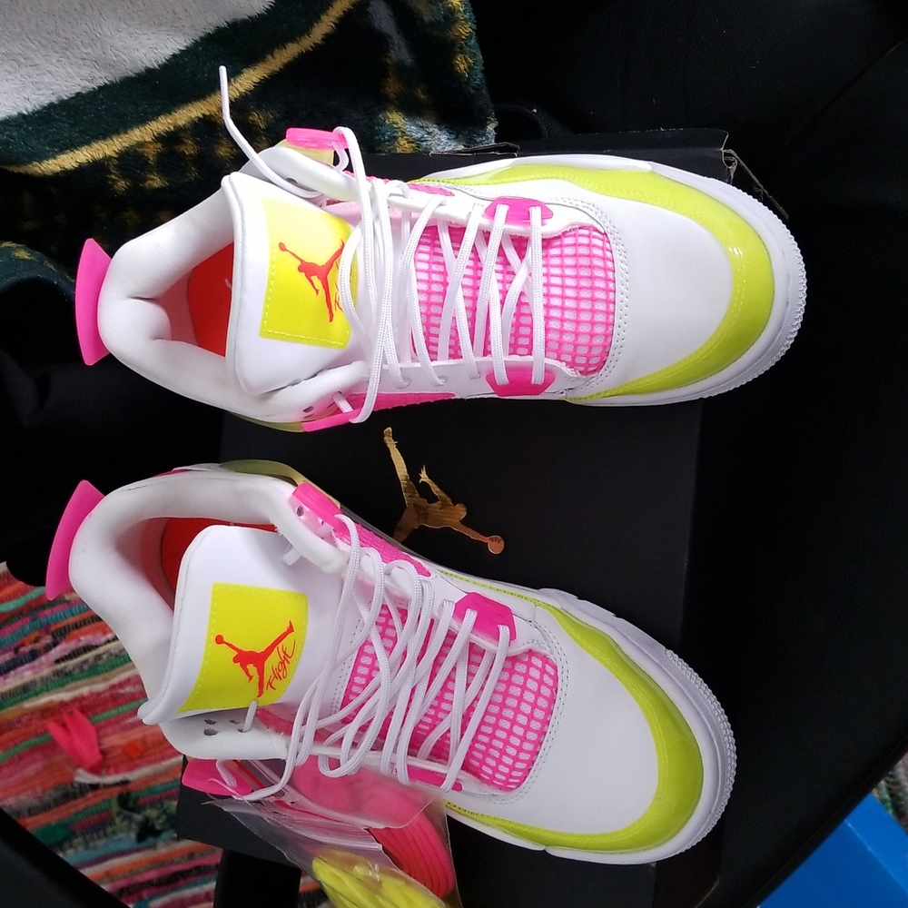 Jordan Retro 4 Neon Pink